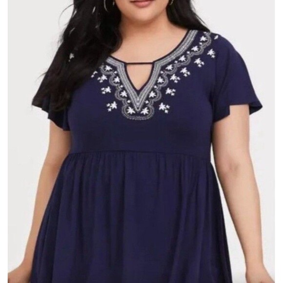 Torrid Navy Blue Design Trim V-Neck Short SL Baby Doll Womens Sz 2 Large Blouse - Picture 3 of 9